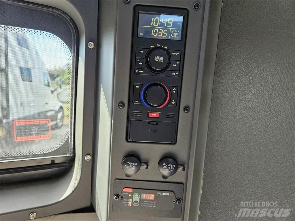 Volvo VNL64T860 中古トラクターヘッド | トレーラーヘッド