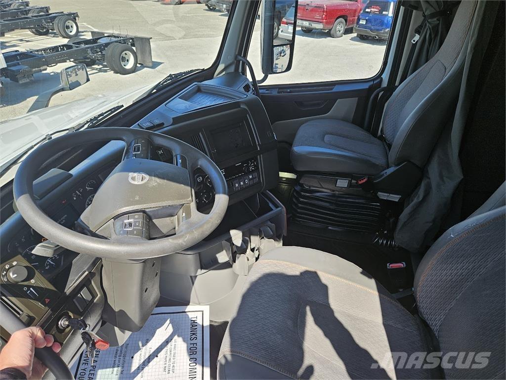 Volvo VNL64T860 中古トラクターヘッド | トレーラーヘッド