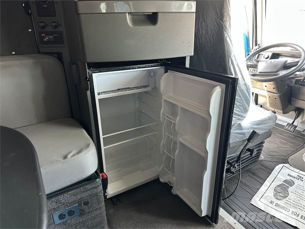 Volvo VNL64T860 中古トラクターヘッド | トレーラーヘッド