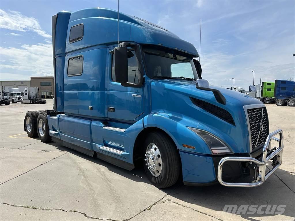 Volvo VNL64T860 中古トラクターヘッド | トレーラーヘッド