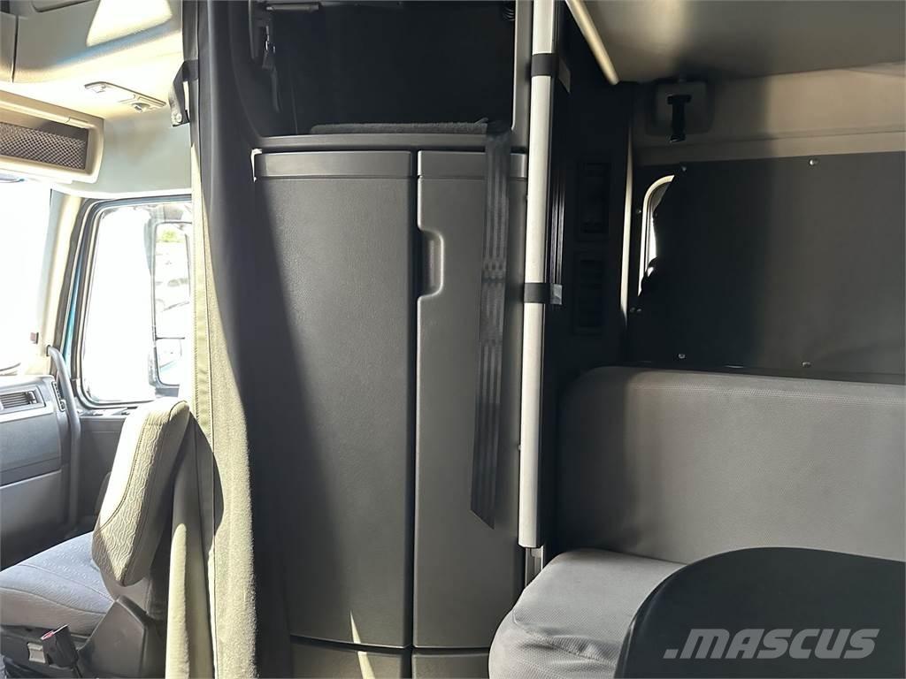 Volvo VNL64T860 中古トラクターヘッド | トレーラーヘッド