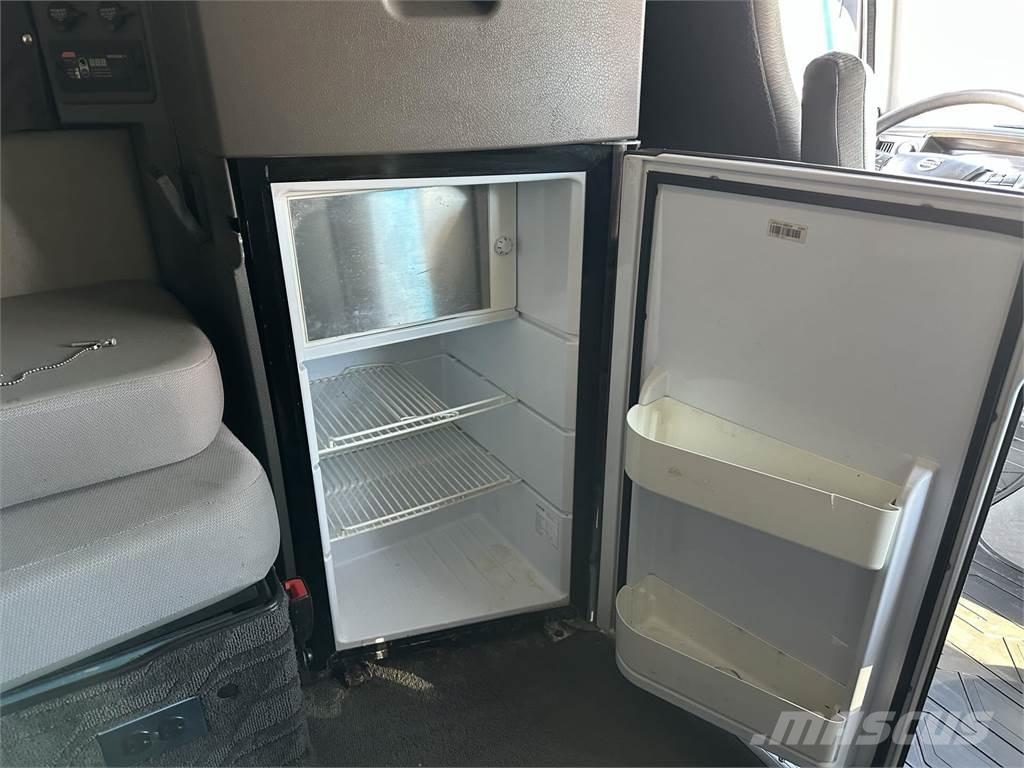 Volvo VNL64T860 中古トラクターヘッド | トレーラーヘッド