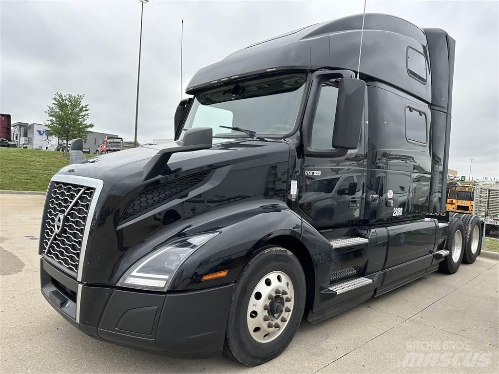 Volvo VNL64T860 中古トラクターヘッド | トレーラーヘッド