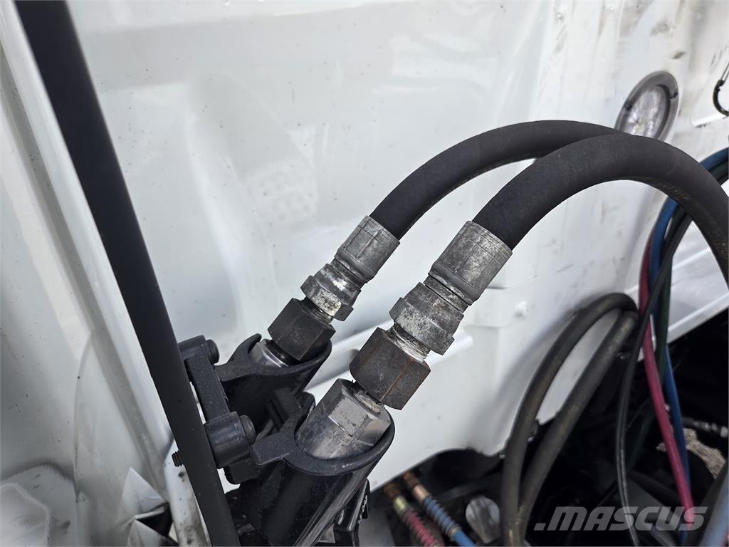 Volvo VNL64T860 中古トラクターヘッド | トレーラーヘッド