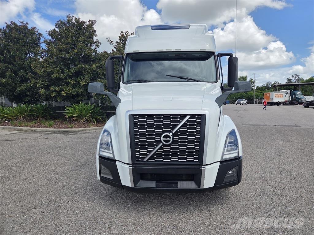 Volvo VNL64T860 中古トラクターヘッド | トレーラーヘッド