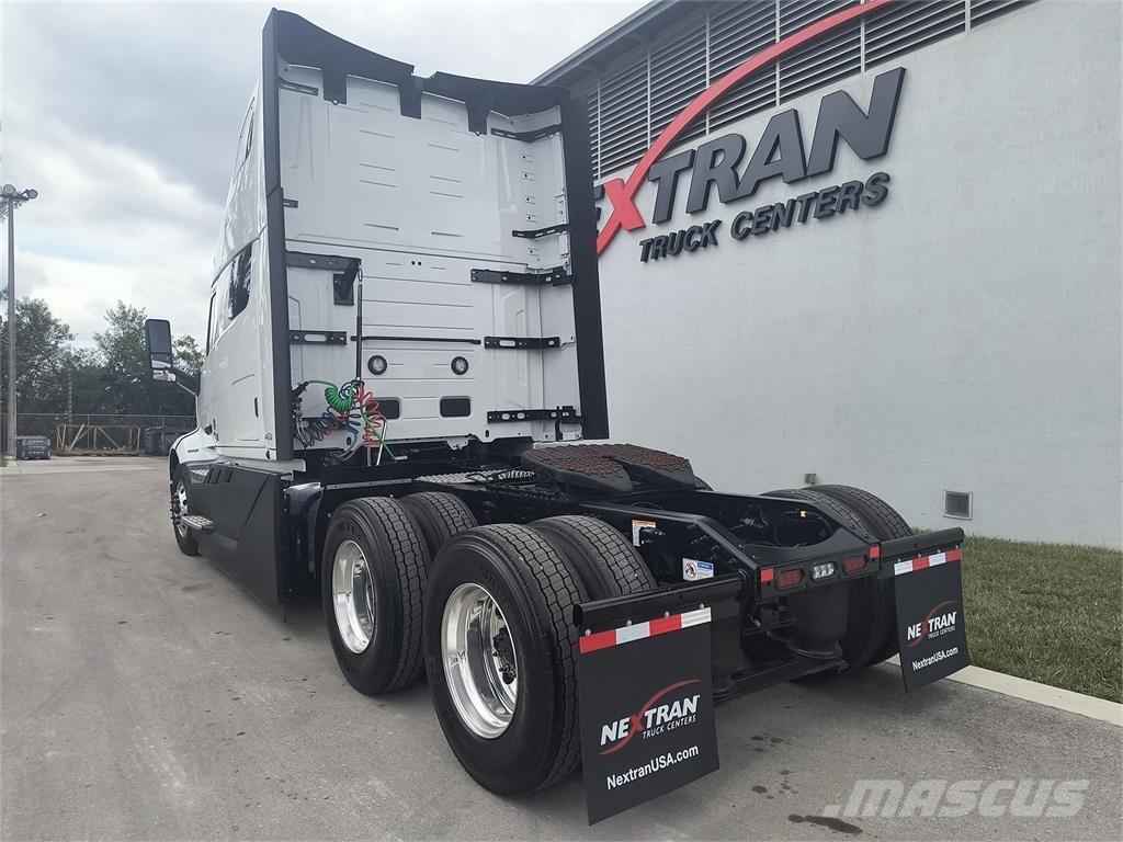 Volvo VNL64T860 中古トラクターヘッド | トレーラーヘッド