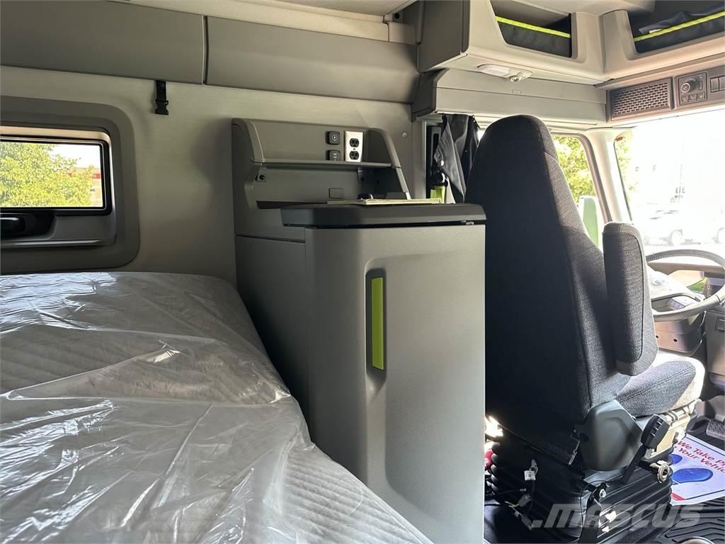 Volvo VNL64T860 中古トラクターヘッド | トレーラーヘッド