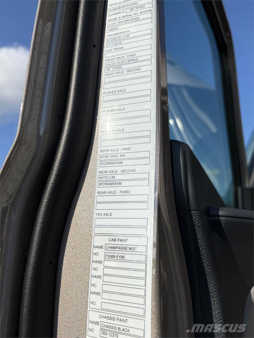 Volvo VNL64T860 中古トラクターヘッド | トレーラーヘッド