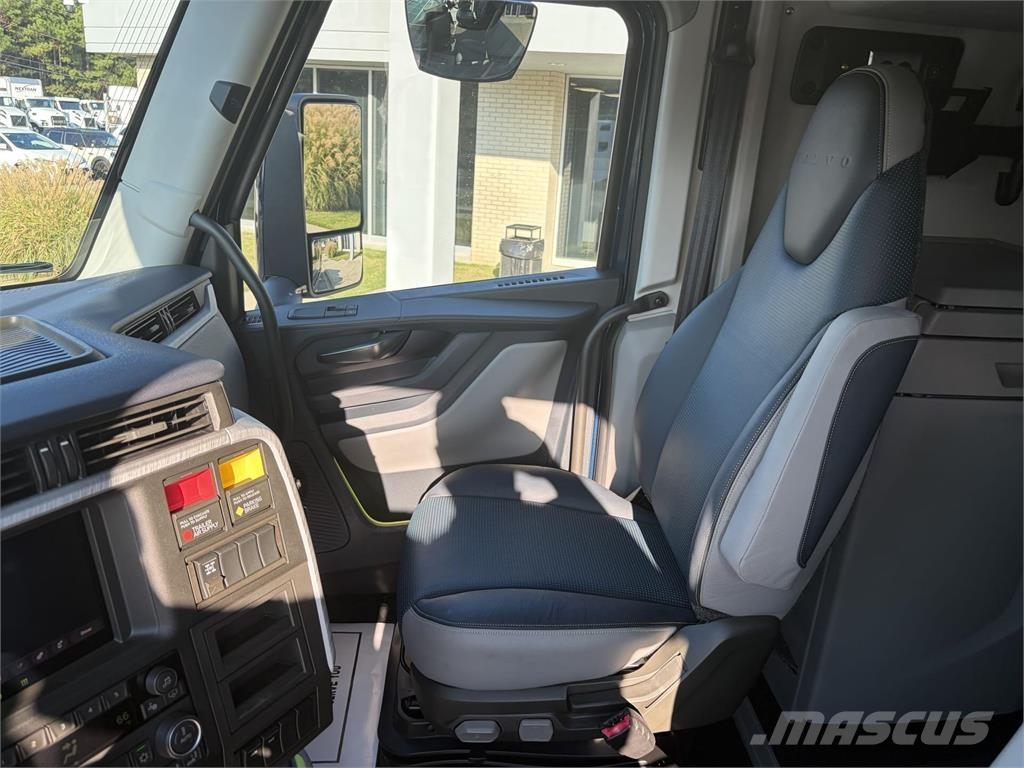 Volvo VNL64T860 中古トラクターヘッド | トレーラーヘッド