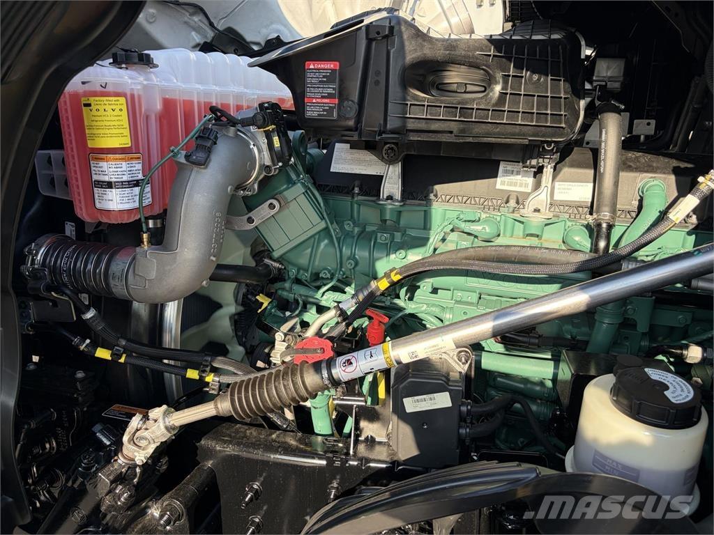 Volvo VNL64T860 中古トラクターヘッド | トレーラーヘッド