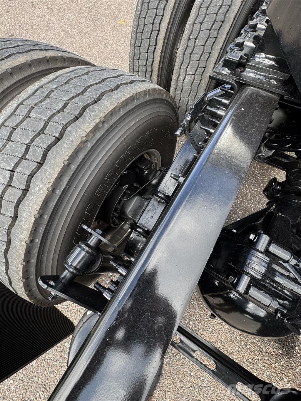 Volvo VNL64T860 中古トラクターヘッド | トレーラーヘッド