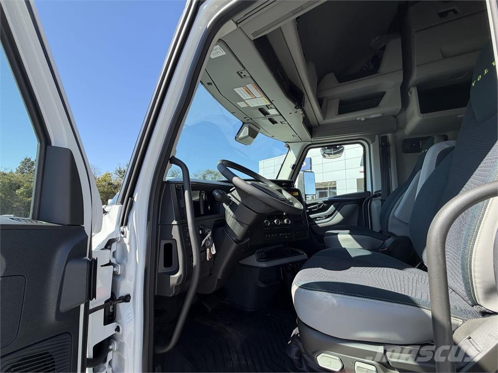 Volvo VNL64T860 中古トラクターヘッド | トレーラーヘッド