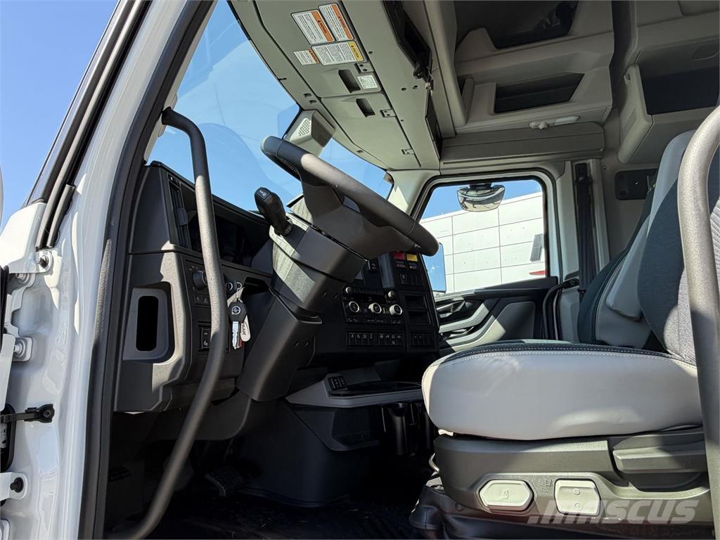 Volvo VNL64T860 中古トラクターヘッド | トレーラーヘッド