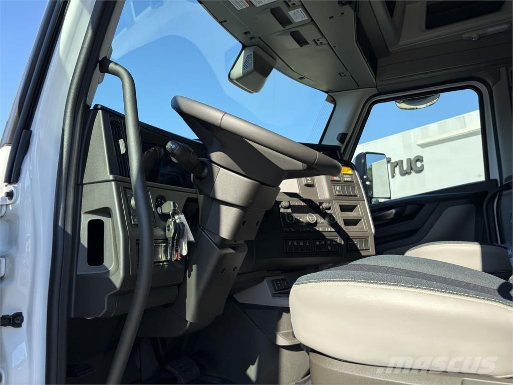 Volvo VNL64T860 中古トラクターヘッド | トレーラーヘッド