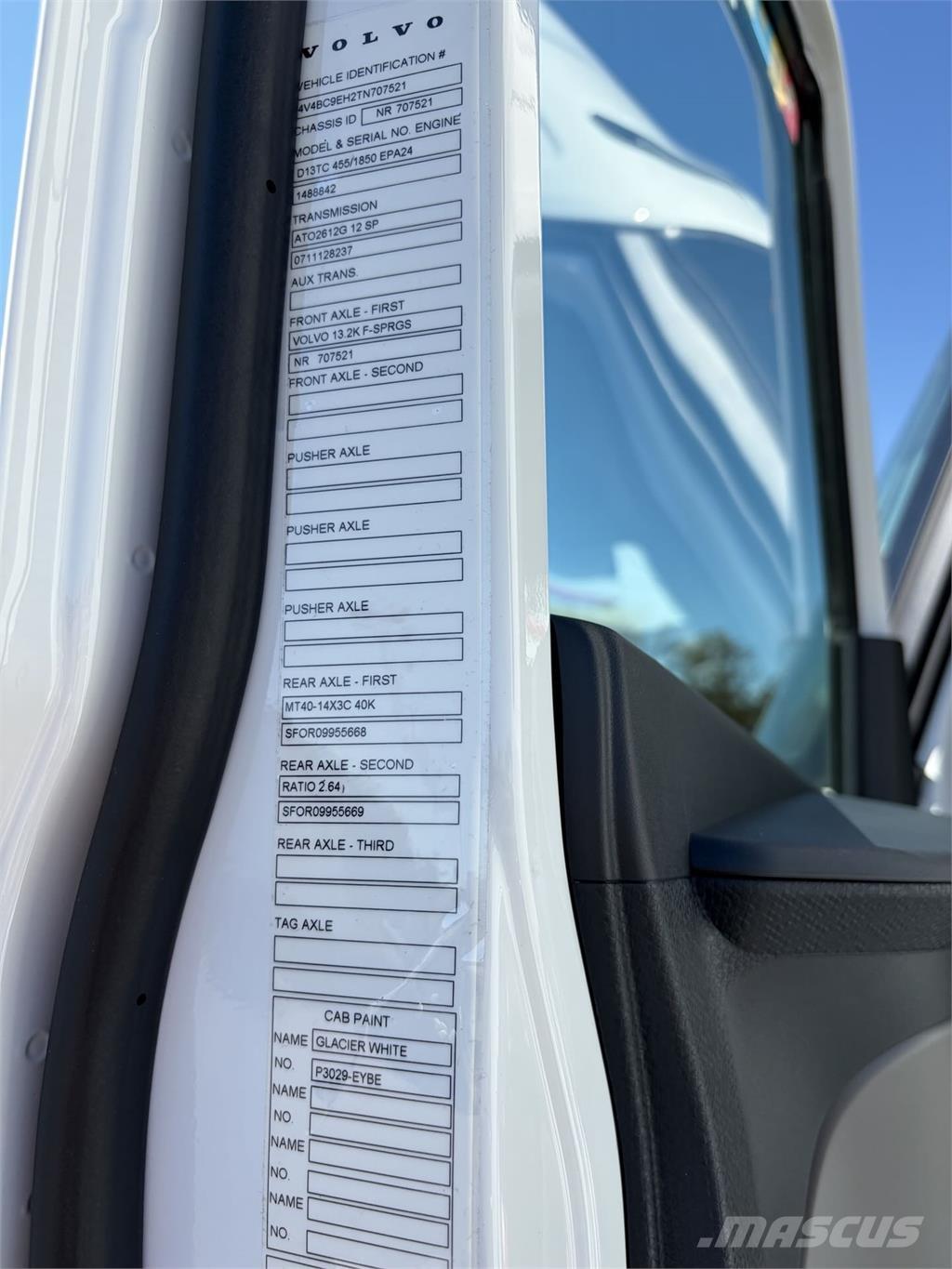 Volvo VNL64T860 中古トラクターヘッド | トレーラーヘッド