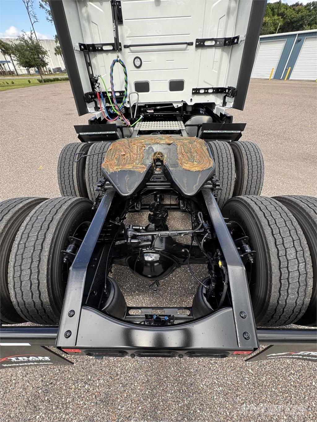 Volvo VNL64T860 中古トラクターヘッド | トレーラーヘッド