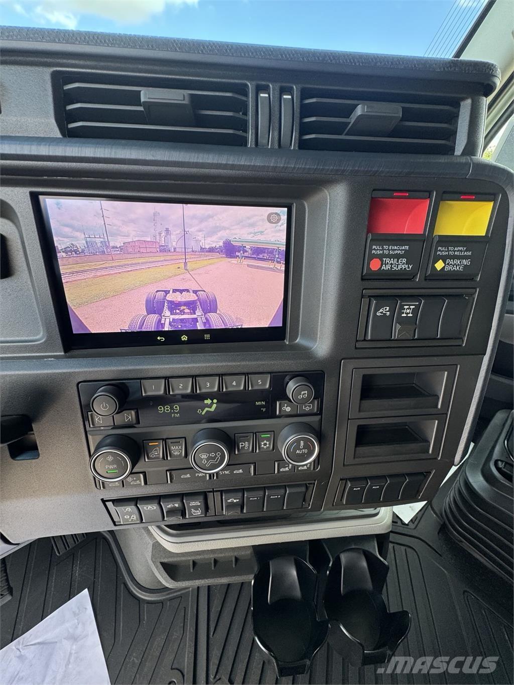 Volvo VNL64T860 中古トラクターヘッド | トレーラーヘッド