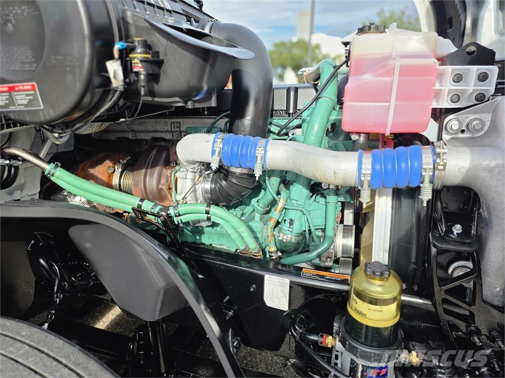 Volvo VNL64T860 中古トラクターヘッド | トレーラーヘッド