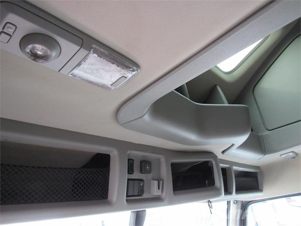 Volvo VNL64T860 中古トラクターヘッド | トレーラーヘッド