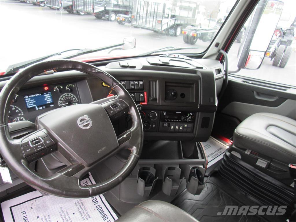 Volvo VNL64T860 中古トラクターヘッド | トレーラーヘッド