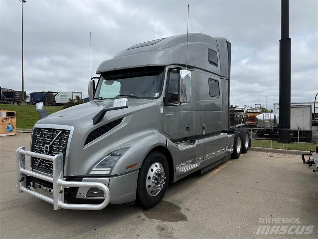 Volvo VNL860 中古トラクターヘッド | トレーラーヘッド