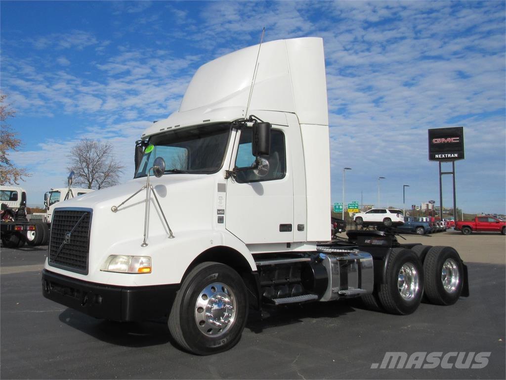 Volvo VNM64T300 中古トラクターヘッド | トレーラーヘッド