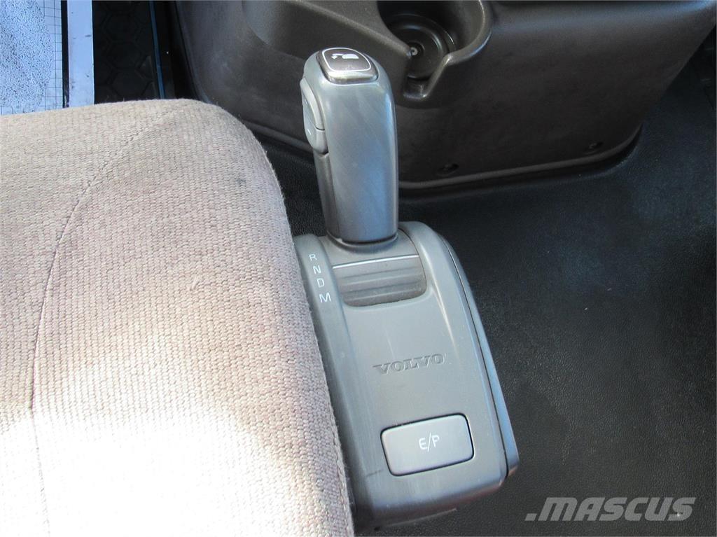 Volvo VNM64T300 中古トラクターヘッド | トレーラーヘッド