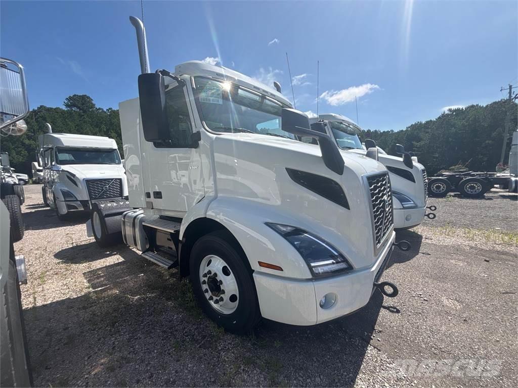 Volvo VNR42T300 中古トラクターヘッド | トレーラーヘッド