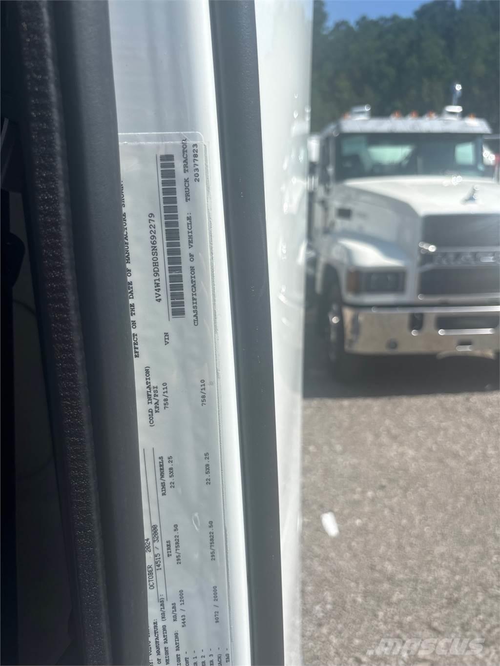 Volvo VNR42T300 中古トラクターヘッド | トレーラーヘッド