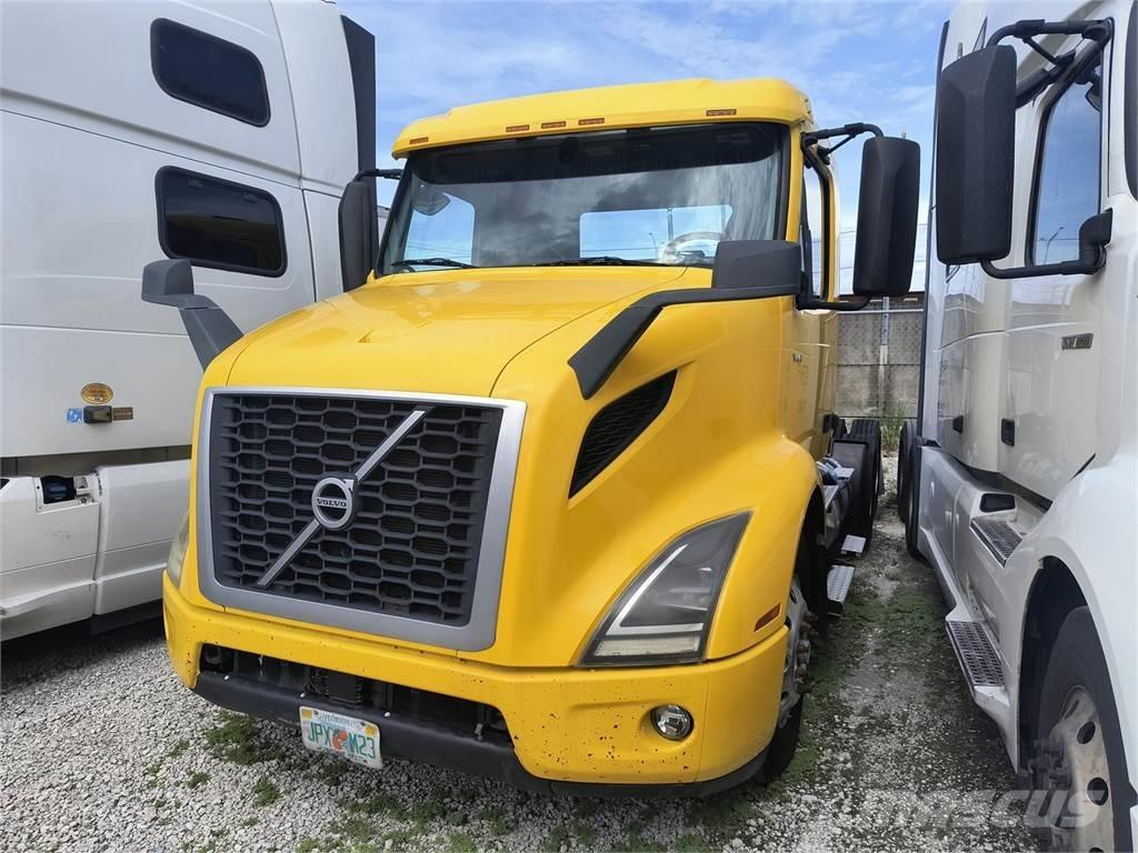 Volvo VNR64T 中古トラクターヘッド | トレーラーヘッド