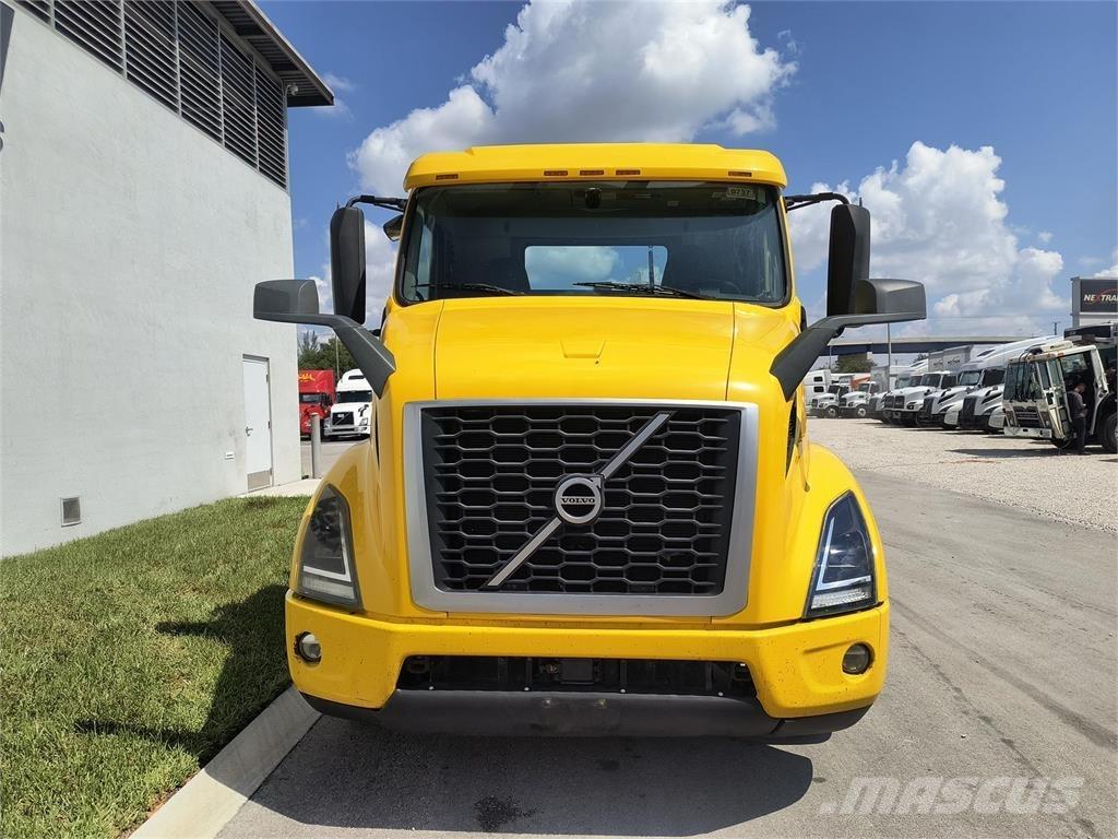 Volvo VNR64T 中古トラクターヘッド | トレーラーヘッド