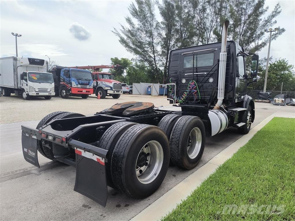 Volvo VNR64T 中古トラクターヘッド | トレーラーヘッド