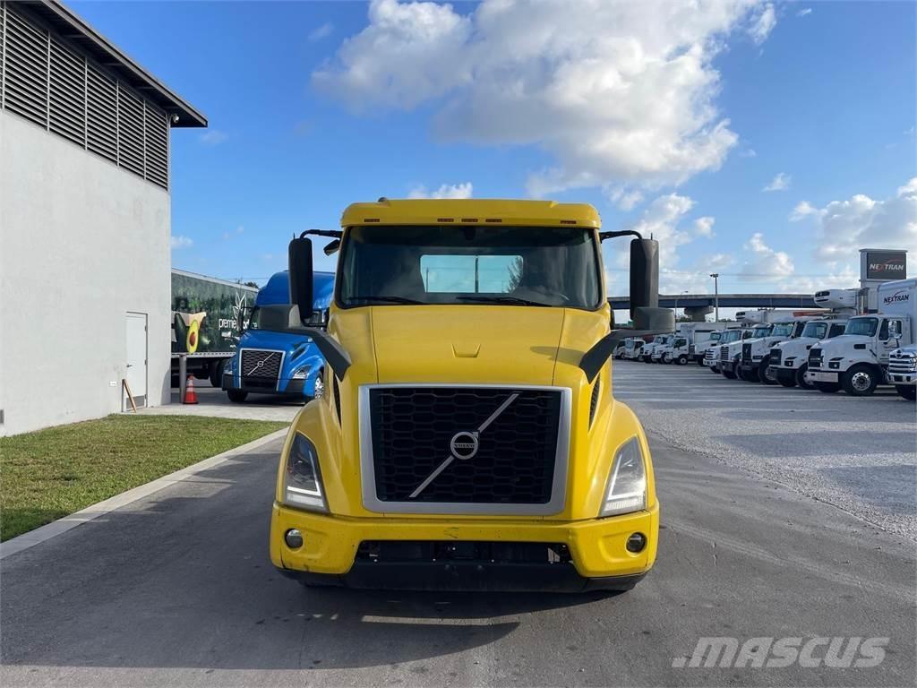 Volvo VNR64T300 中古トラクターヘッド | トレーラーヘッド
