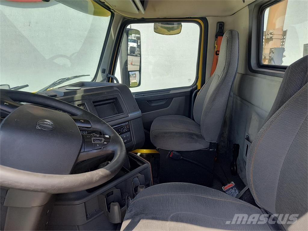 Volvo VNR64T300 中古トラクターヘッド | トレーラーヘッド