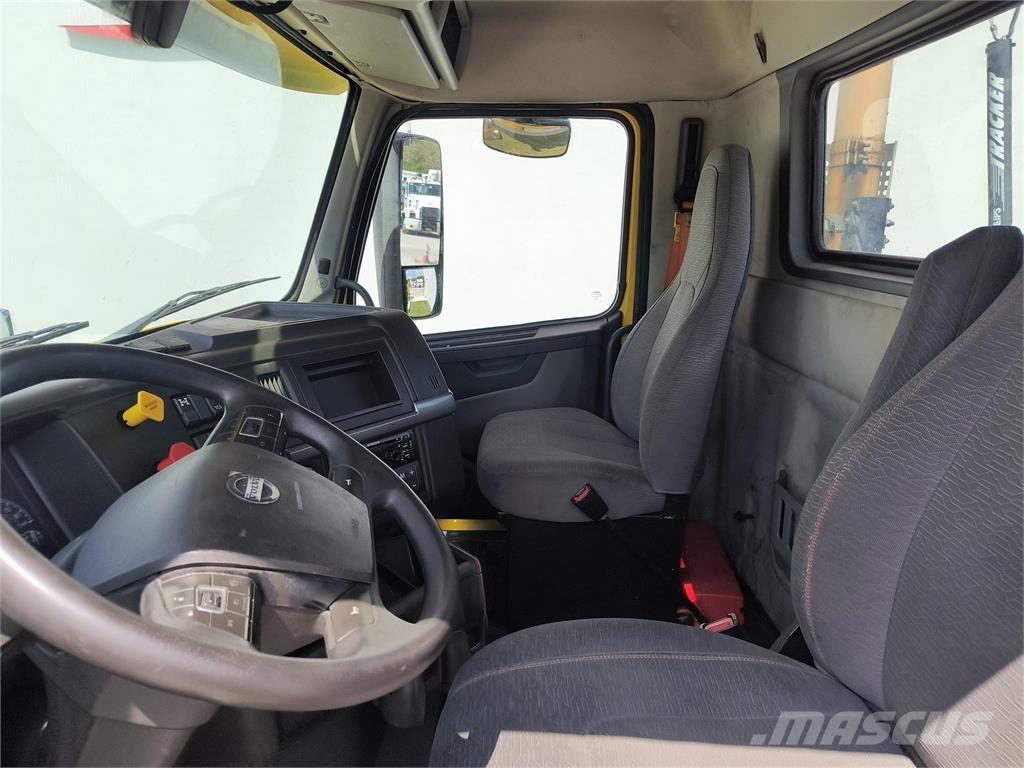 Volvo VNR64T300 中古トラクターヘッド | トレーラーヘッド