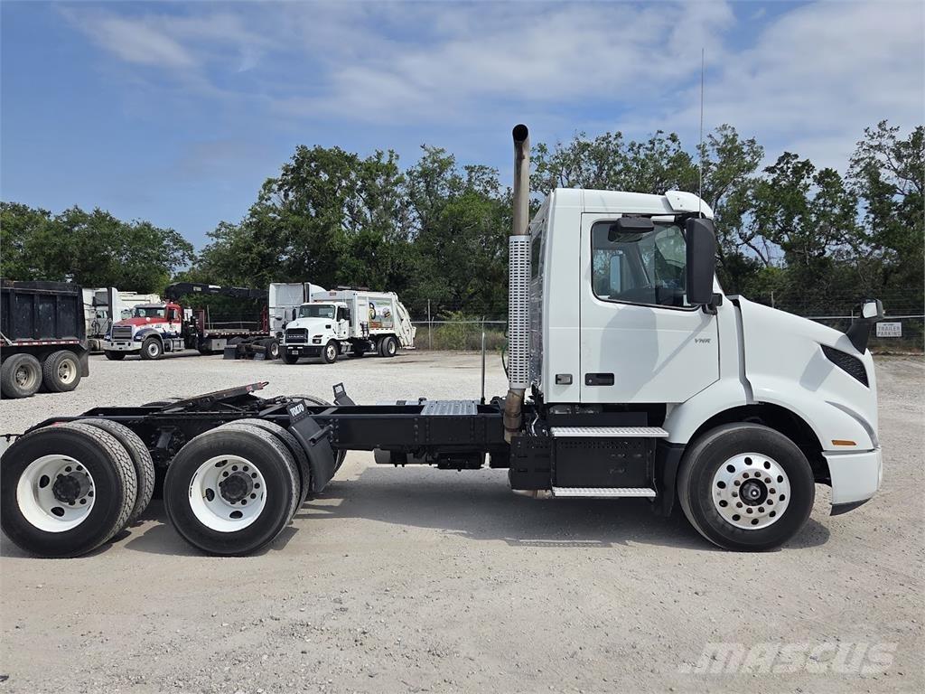 Volvo VNR64T300 中古トラクターヘッド | トレーラーヘッド