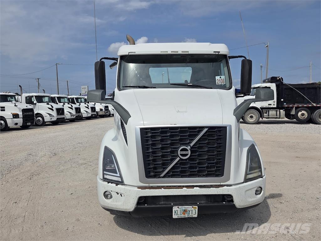 Volvo VNR64T300 中古トラクターヘッド | トレーラーヘッド