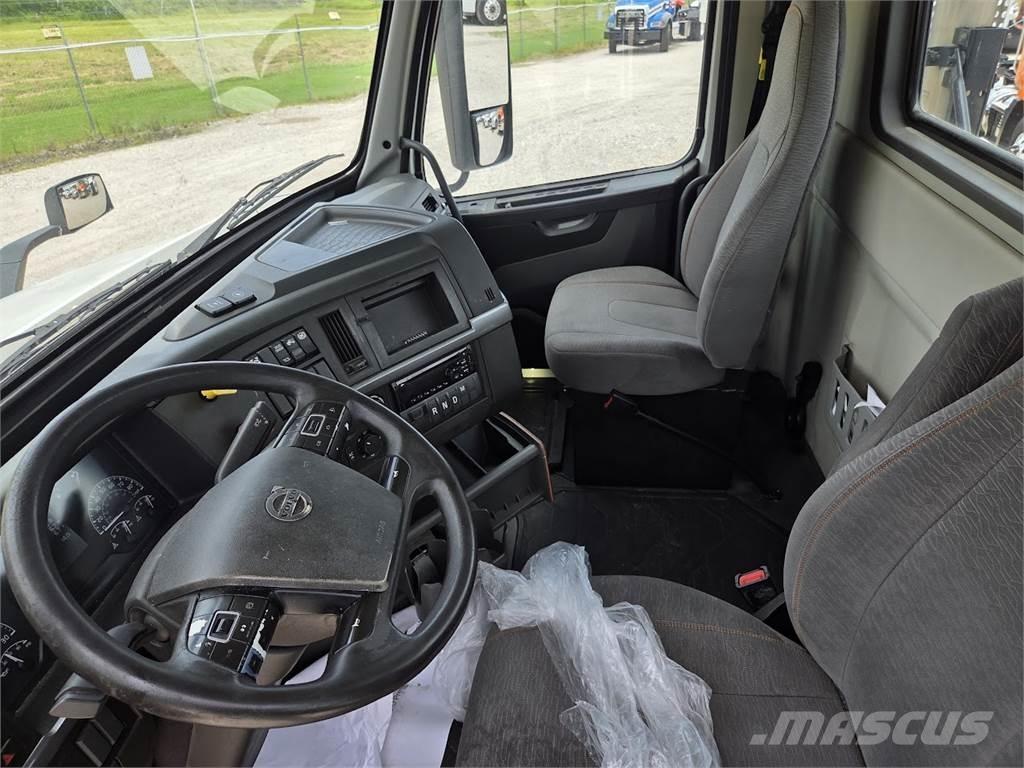 Volvo VNR64T300 中古トラクターヘッド | トレーラーヘッド