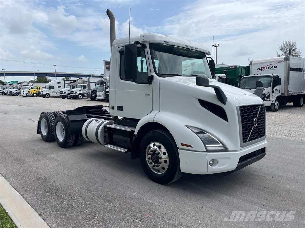 Volvo VNR64T300 中古トラクターヘッド | トレーラーヘッド