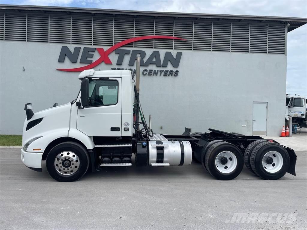Volvo VNR64T300 中古トラクターヘッド | トレーラーヘッド