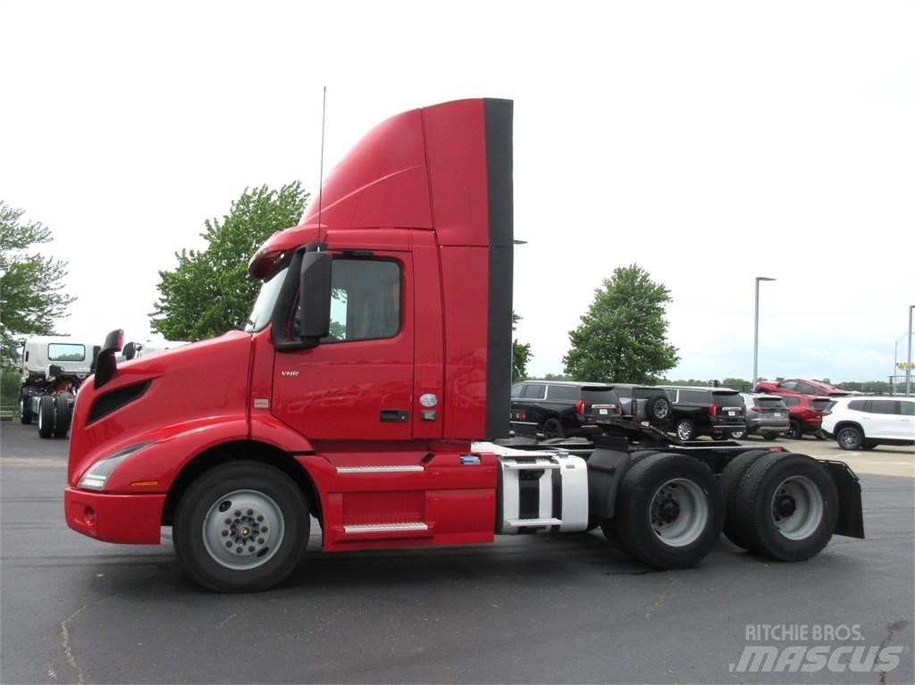 Volvo VNR64T300 中古トラクターヘッド | トレーラーヘッド