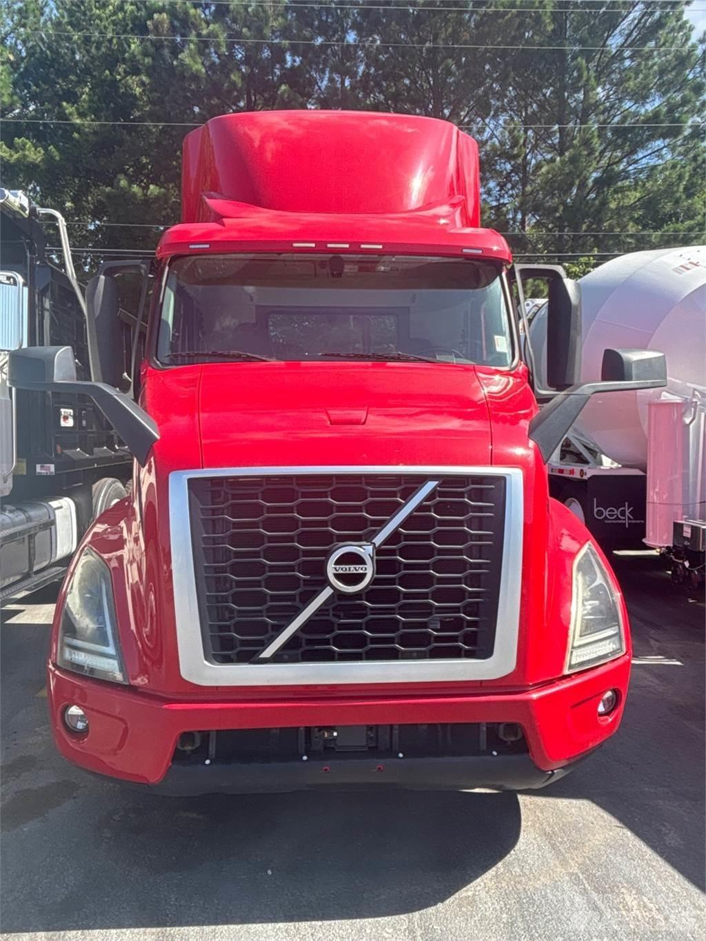 Volvo VNR64T300 中古トラクターヘッド | トレーラーヘッド