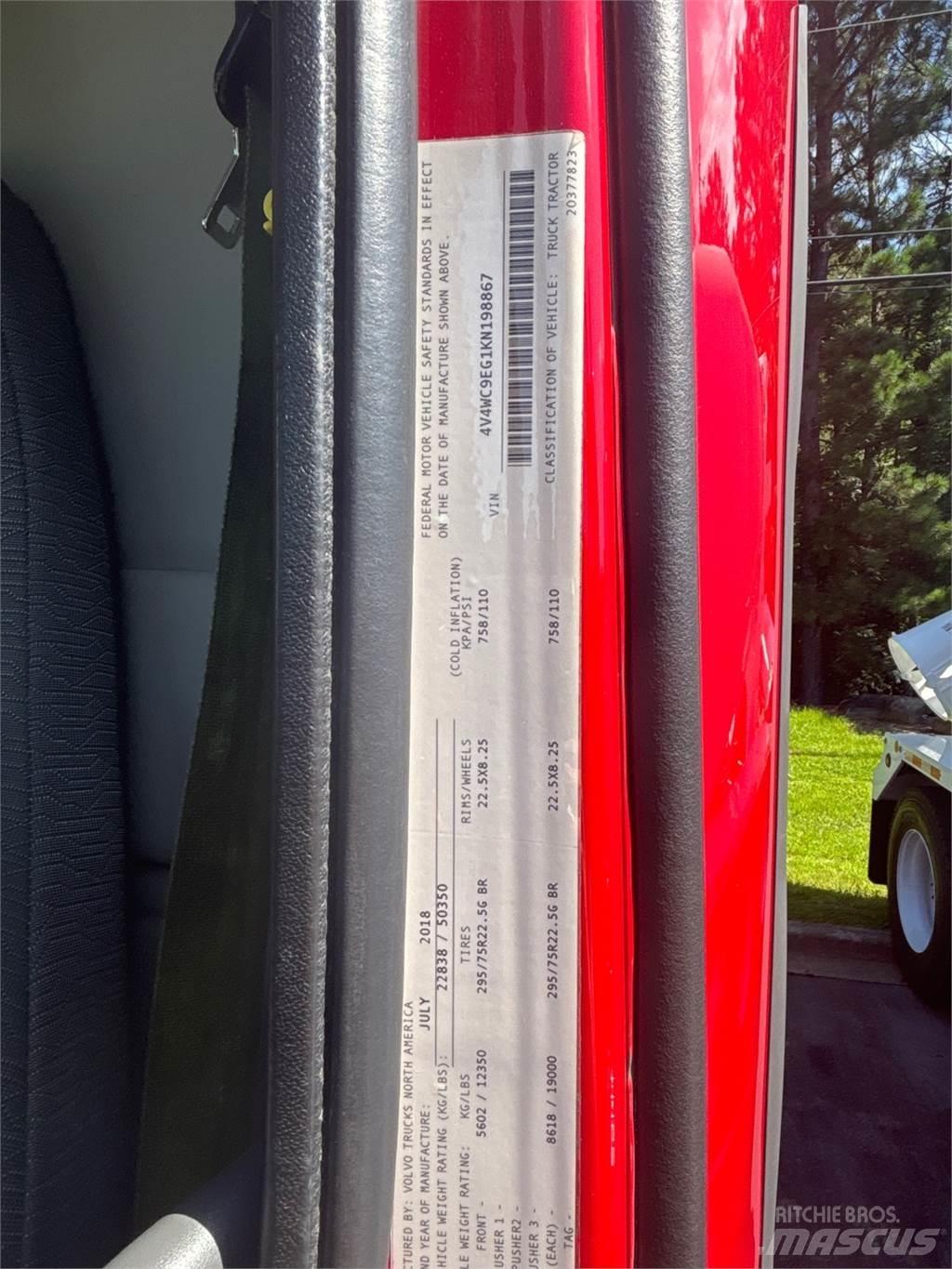 Volvo VNR64T300 中古トラクターヘッド | トレーラーヘッド