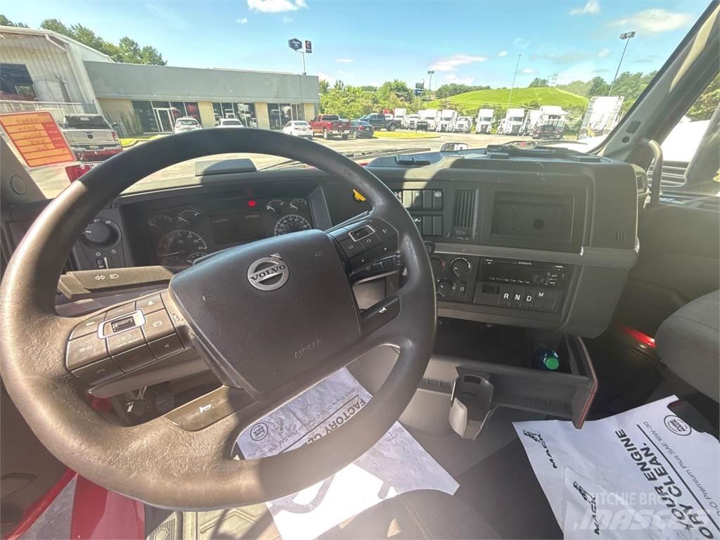 Volvo VNR64T300 中古トラクターヘッド | トレーラーヘッド