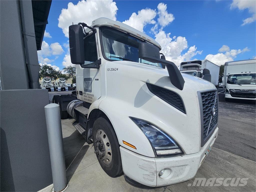 Volvo VNR64T300 中古トラクターヘッド | トレーラーヘッド