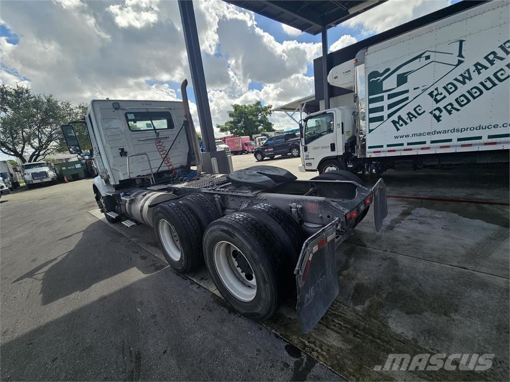 Volvo VNR64T300 中古トラクターヘッド | トレーラーヘッド
