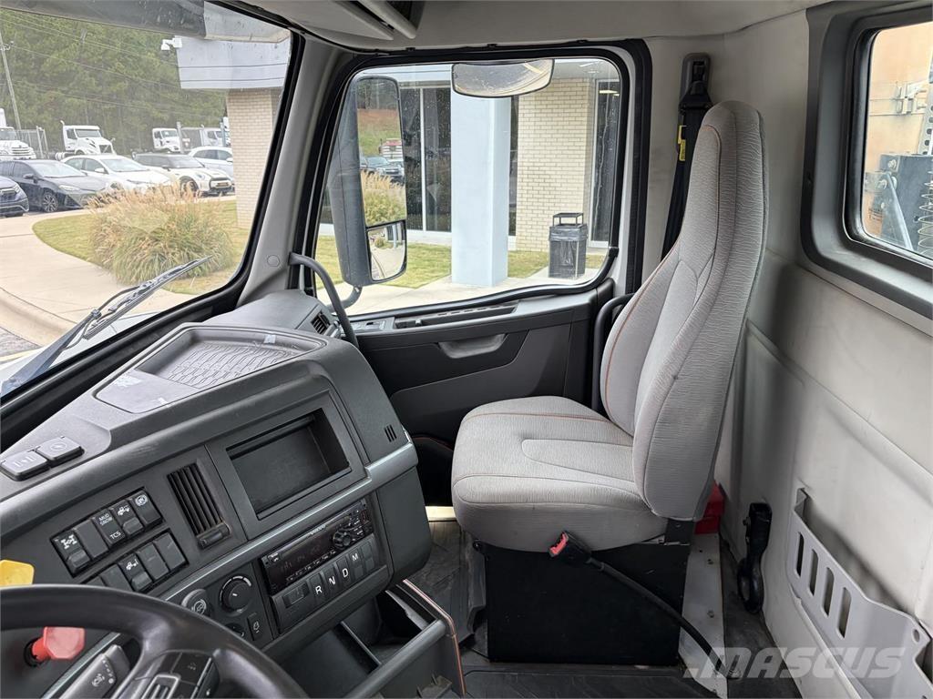 Volvo VNR64T300 中古トラクターヘッド | トレーラーヘッド