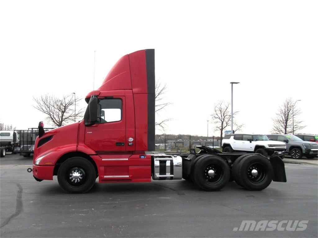 Volvo VNR64T300 中古トラクターヘッド | トレーラーヘッド