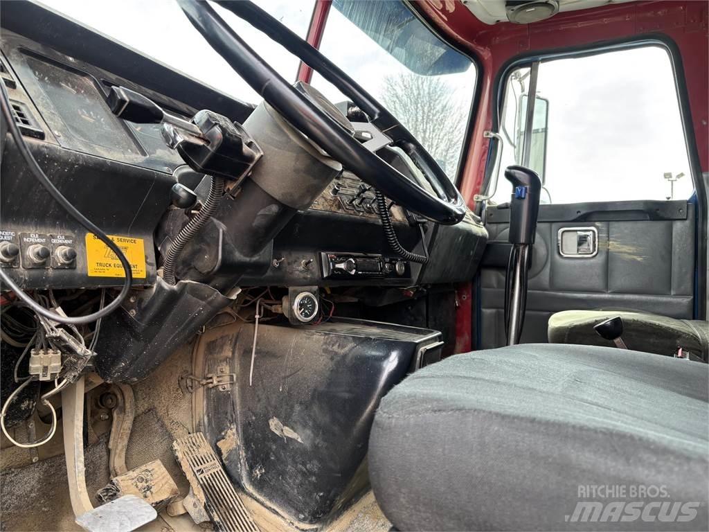 Volvo WG64T ダンプ