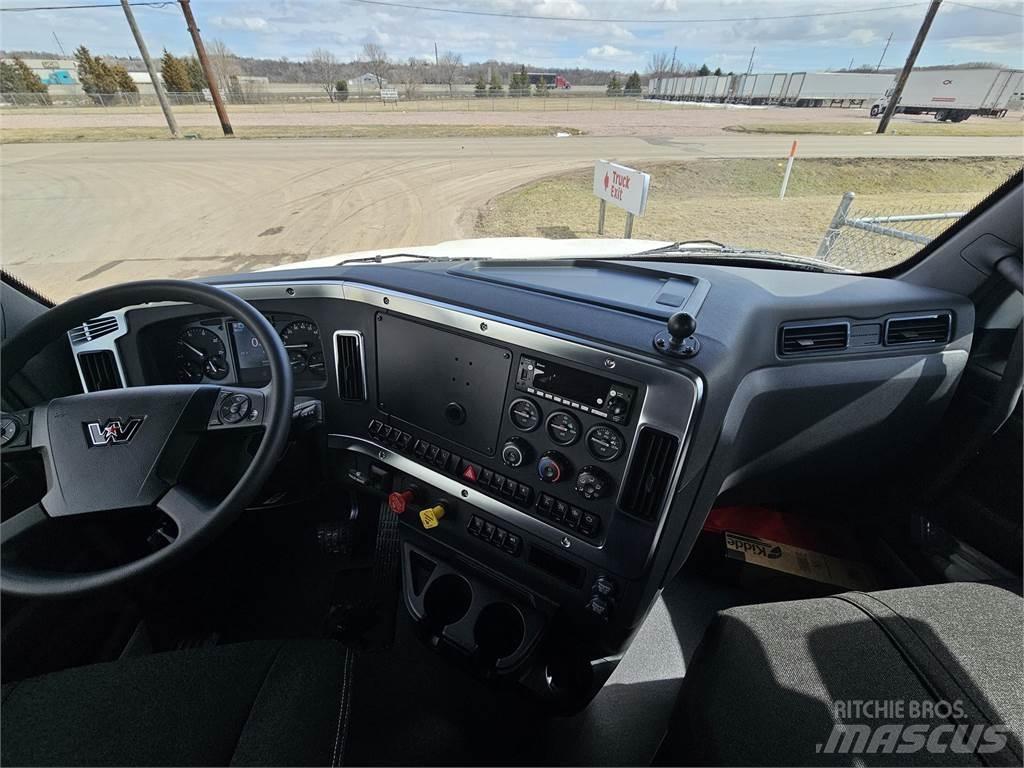 Western Star 47X キャブ付きシャーシ
